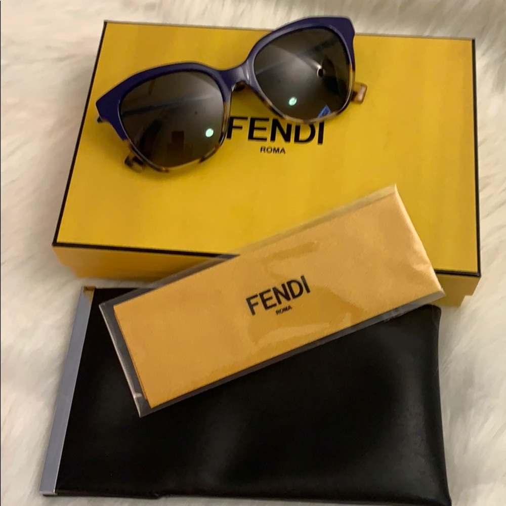 FENDI SHADES - Picture 2 of 8